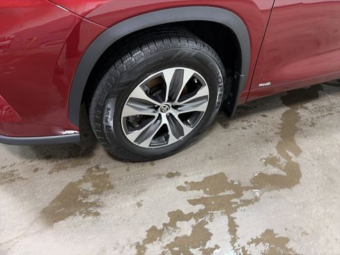 Used 2023 Toyota Highlander XLE image 9