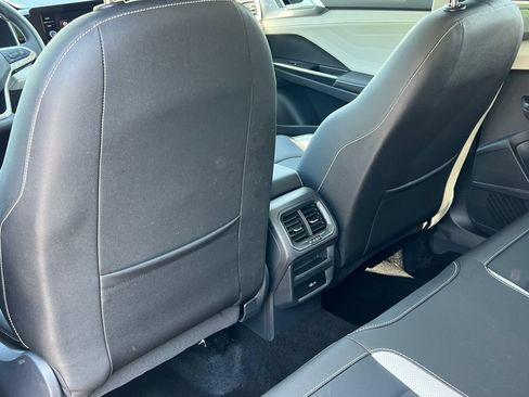 Used 2025 Volkswagen Taos SEL AWD/4WD image 36