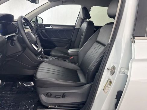 Used 2022 Volkswagen Tiguan SE AWD/4WD image 25