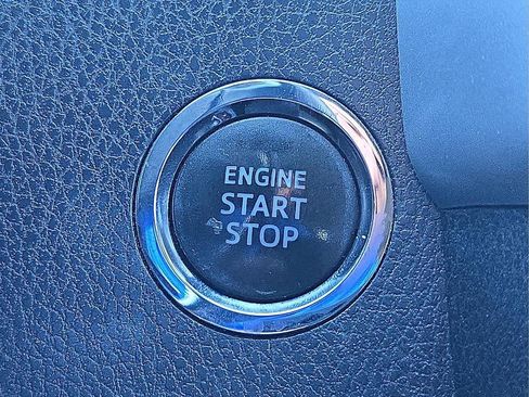 Used 2018 Toyota Highlander XLE w/ Carpet Mat Package (TMS) image 25