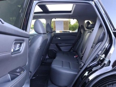 Certified 2025 Nissan Rogue SL w/ Tech Package AWD/4WD image 24
