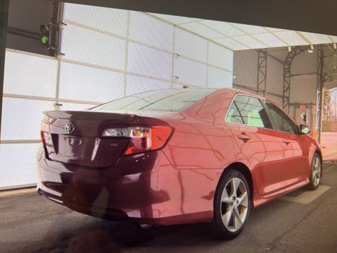 Used 2012 Toyota Camry SE image 2