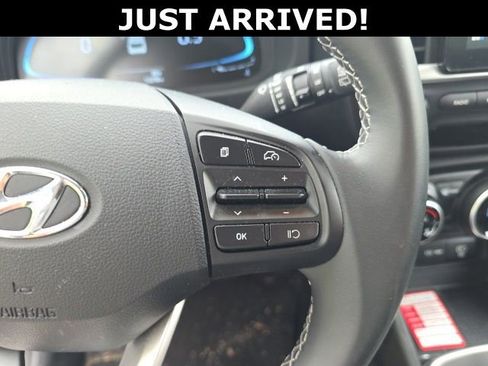 Used 2025 Hyundai Venue SEL FWD image 12