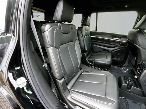 New 2026 Jeep Grand Cherokee L Limited w/ Limited Altitude Package AWD/4WD image 9
