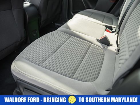 Used 2022 Ford Escape SE w/ SE Sport Appearance Package image 33