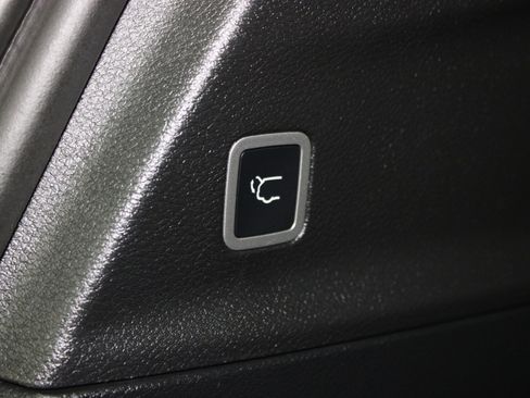 Used 2025 Chrysler Pacifica Select FWD image 13