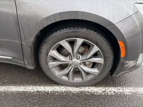 Used 2018 Chrysler Pacifica Limited w/ Tire & Wheel Group image 18