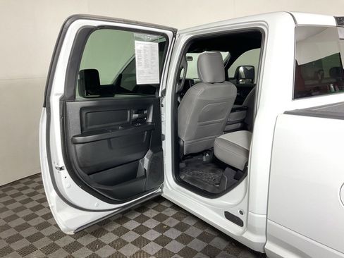 Used 2024 RAM 3500 Tradesman w/ Chrome Appearance Group image 27