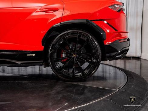 Used 2024 Lamborghini Urus S AWD/4WD image 8