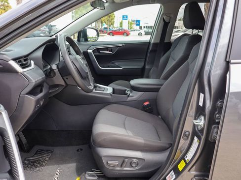 Used 2025 Toyota RAV4 XLE FWD image 8