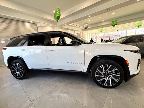 Used 2025 Jeep Wagoneer S Limited image 8