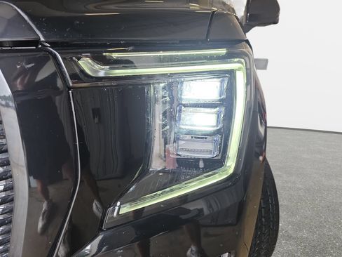 Used 2023 GMC Yukon Denali Ultimate AWD/4WD image 30
