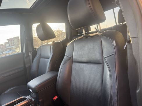 Used 2021 Toyota Tacoma Limited image 8