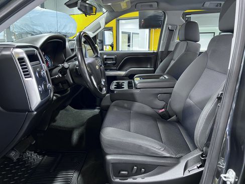 Used 2018 Chevrolet Silverado 1500 LT w/ LT Eassist Package AWD/4WD image 15