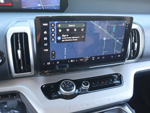 New 2025 Ford Expedition Active image 7