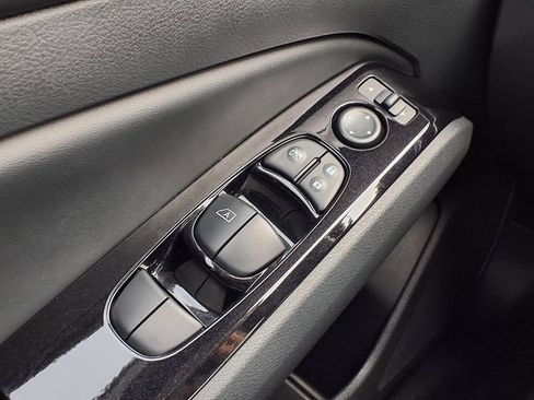 Used 2024 Nissan Altima 2.0 SR FWD image 19