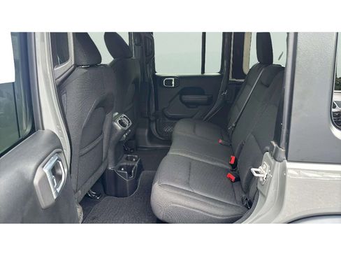 Used 2018 Jeep Wrangler Unlimited Sport S AWD/4WD image 11