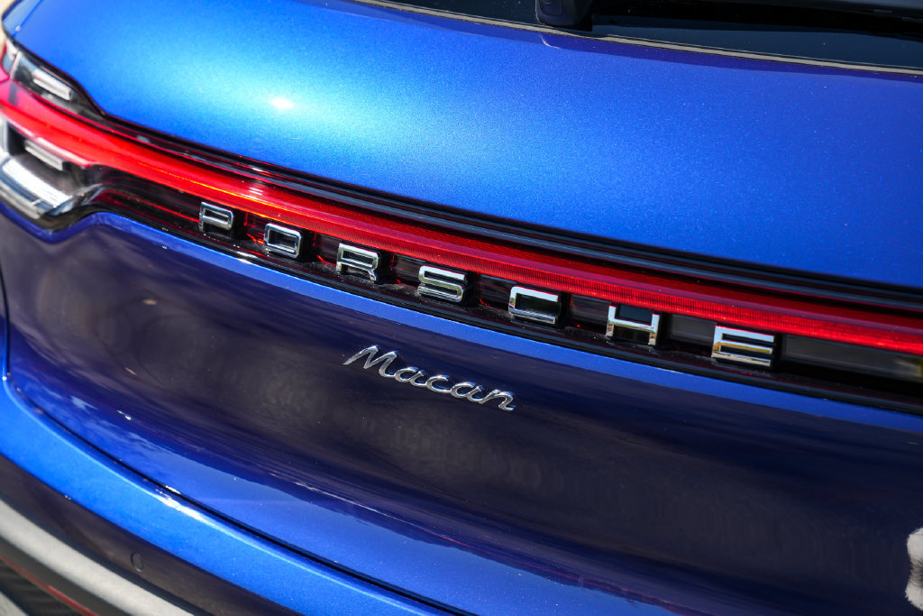 Certified 2026 Porsche Macan AWD/4WD image 16