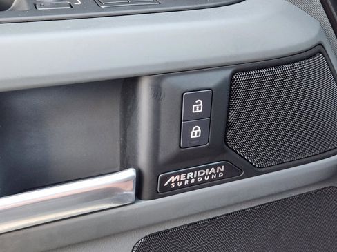 Certified 2025 Land Rover Defender 110 X-Dynamic SE AWD/4WD image 18