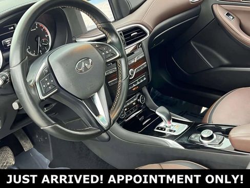 Used 2017 INFINITI QX30 Premium w/ Navigation Package image 11