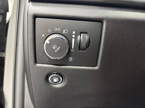 Used 2020 Jeep Grand Cherokee Altitude AWD/4WD image 34