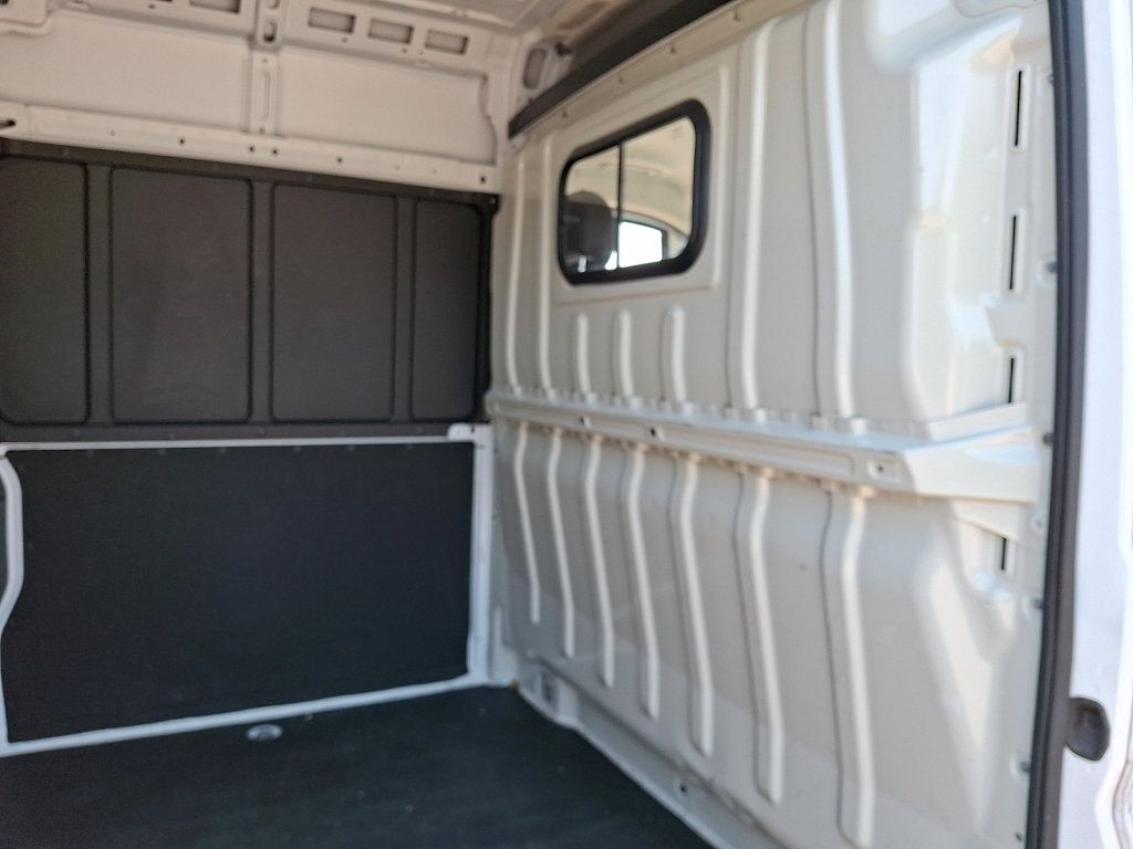 Used 2025 RAM ProMaster 2500 w/ Convenience Group FWD image 14