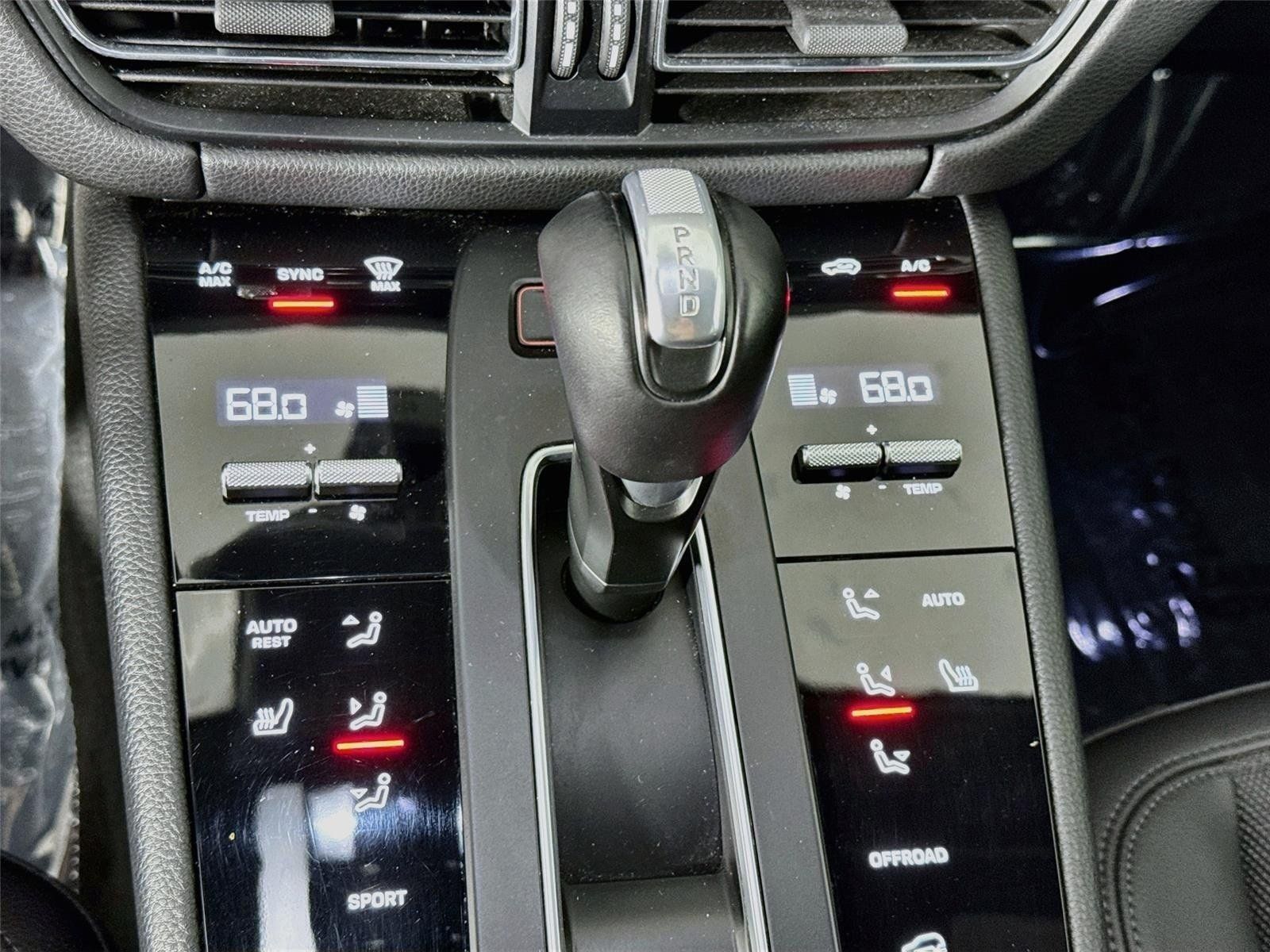 Used 2023 Porsche Macan AWD/4WD image 18