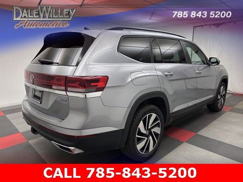 Used 2024 Volkswagen Atlas SE image 6