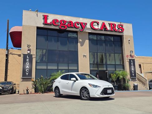 Used 2019 Toyota Yaris XLE FWD image 2