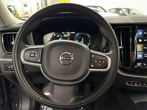 Used 2019 Volvo XC60 T8 Momentum w/ Premium Package image 21