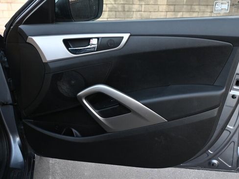 Used 2017 Hyundai Veloster image 39