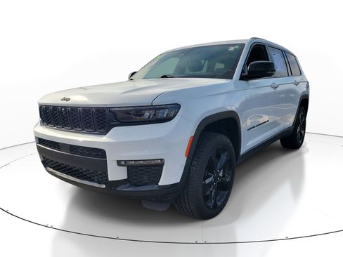 Used 2025 Jeep Grand Cherokee L Limited w/ Luxury Tech Group II RWD image 3
