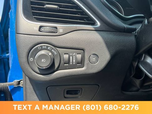 Used 2021 Jeep Cherokee Trailhawk w/ Comfort/Convenience Group AWD/4WD image 28