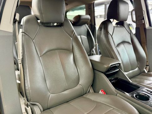Used 2017 Chevrolet Traverse LT w/ Traveler's Package FWD image 14