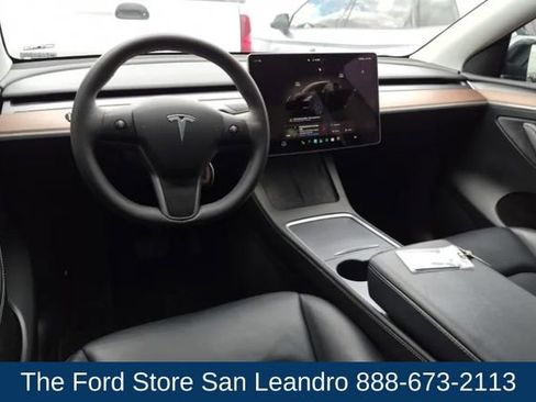 Used 2025 Tesla Model Y Long Range RWD image 8