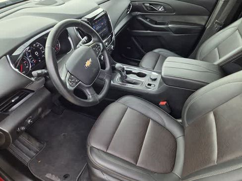 Used 2023 Chevrolet Traverse High Country FWD image 2
