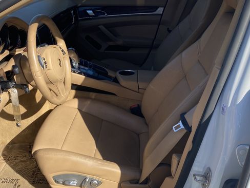 Used 2014 Porsche Panamera image 11