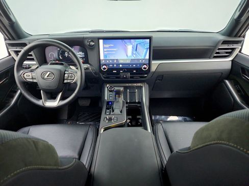 Used 2025 Lexus GX 550 w/ Accessory Package (32) image 21