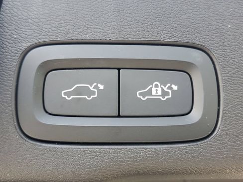 Certified 2023 Volvo XC60 B5 Core w/ Climate Package FWD image 10