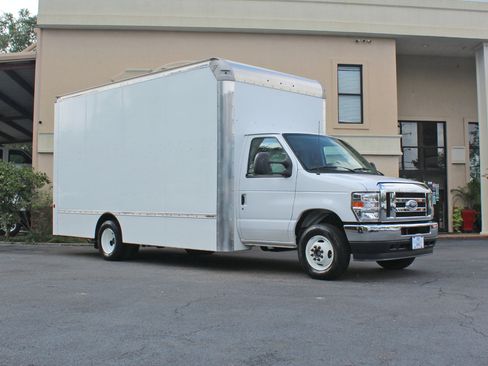 Used 2024 Ford E-450 and Econoline 450 Super Duty w/ Power Windows & Locks Group image 5