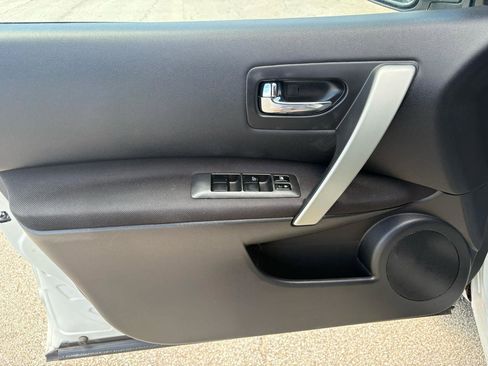Used 2011 Nissan Rogue SV FWD image 40