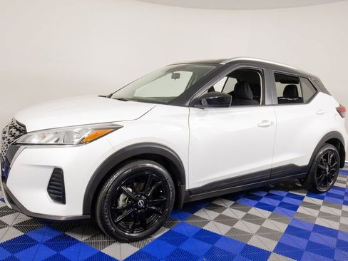 Used 2024 Nissan Kicks SV image 1