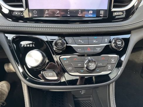 New 2026 Chrysler Pacifica Limited w/ S Appearance Package AWD/4WD image 30