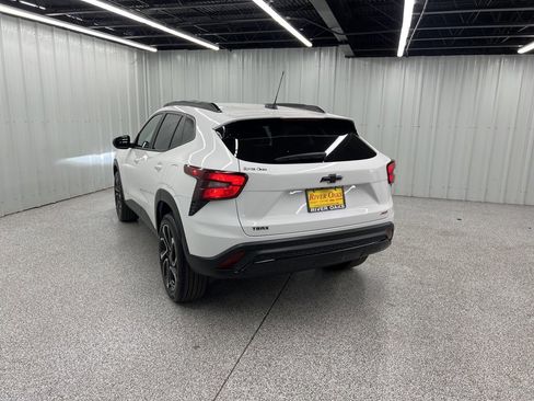 Used 2024 Chevrolet Trax RS w/ Driver Confidence Package image 4