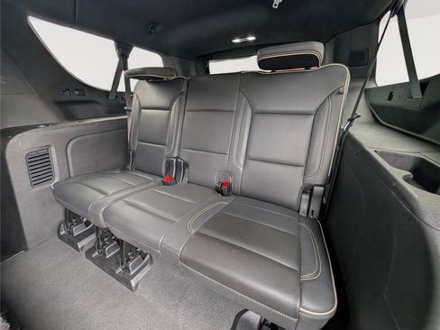 Used 2024 Chevrolet Suburban Premier RWD image 17