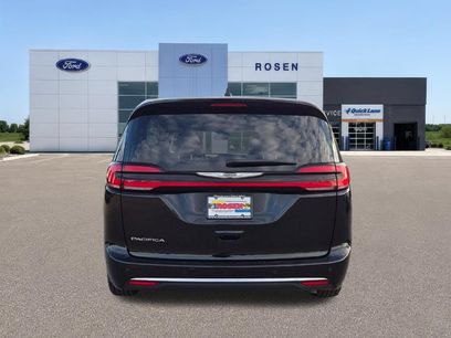 Used 2024 Chrysler Pacifica Touring-L
