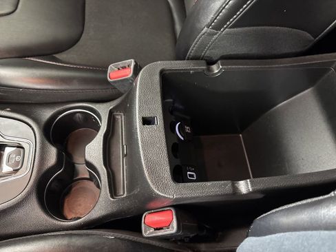 Used 2019 Jeep Cherokee Trailhawk w/ Comfort/Convenience Group image 34