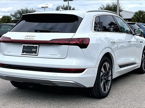 Used 2022 Audi e-tron Premium Plus w/ Premium Plus Package image 5
