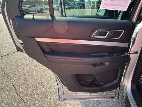 Used 2016 Ford Explorer XLT w/ Equipment Group 202A AWD/4WD image 14