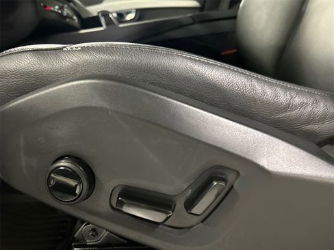 Certified 2024 Volvo XC90 B5 Core w/ Protection Package Premier image 11